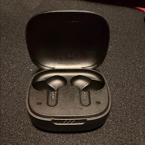 JBL Live Pro 2 Black Charging Case